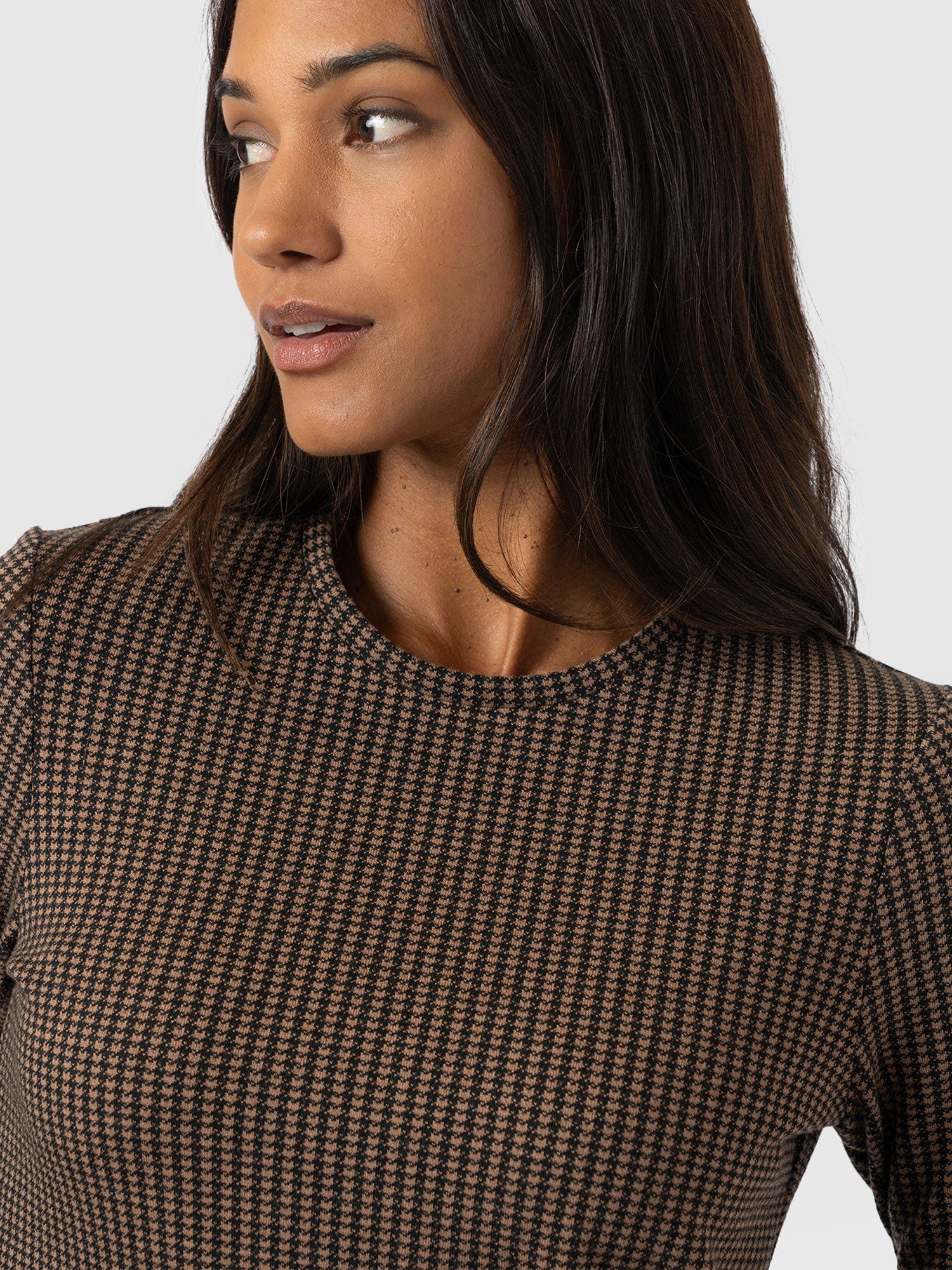 Glen Crew Neck Tee Long Sleeve - Brown Mini Houndstooth - Women's T-shirts | Saint + Sofia® USA